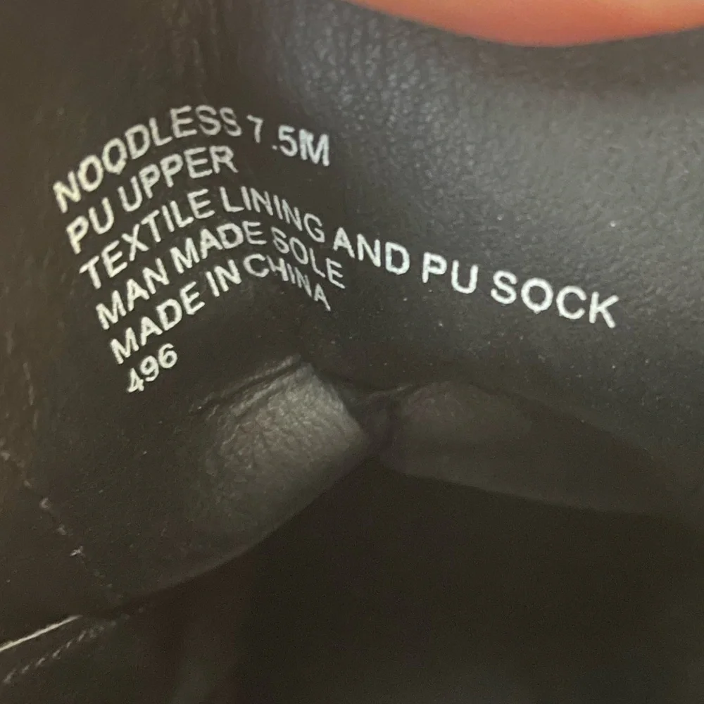 Steve Madden Noodles Maroon Black Heel Combat Bootie - Picture 10 of 10